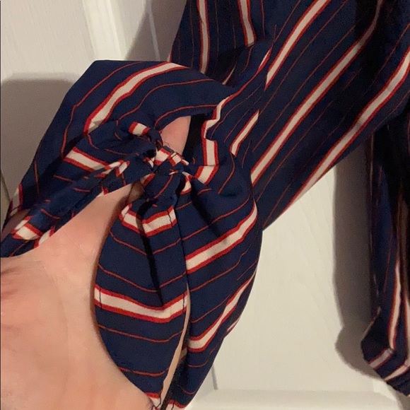 Crop top. - Picture 2 of 4